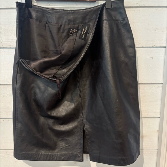 Croft & Barrow Black Leather Skirt. Size 8 - Picture 5 of 12
